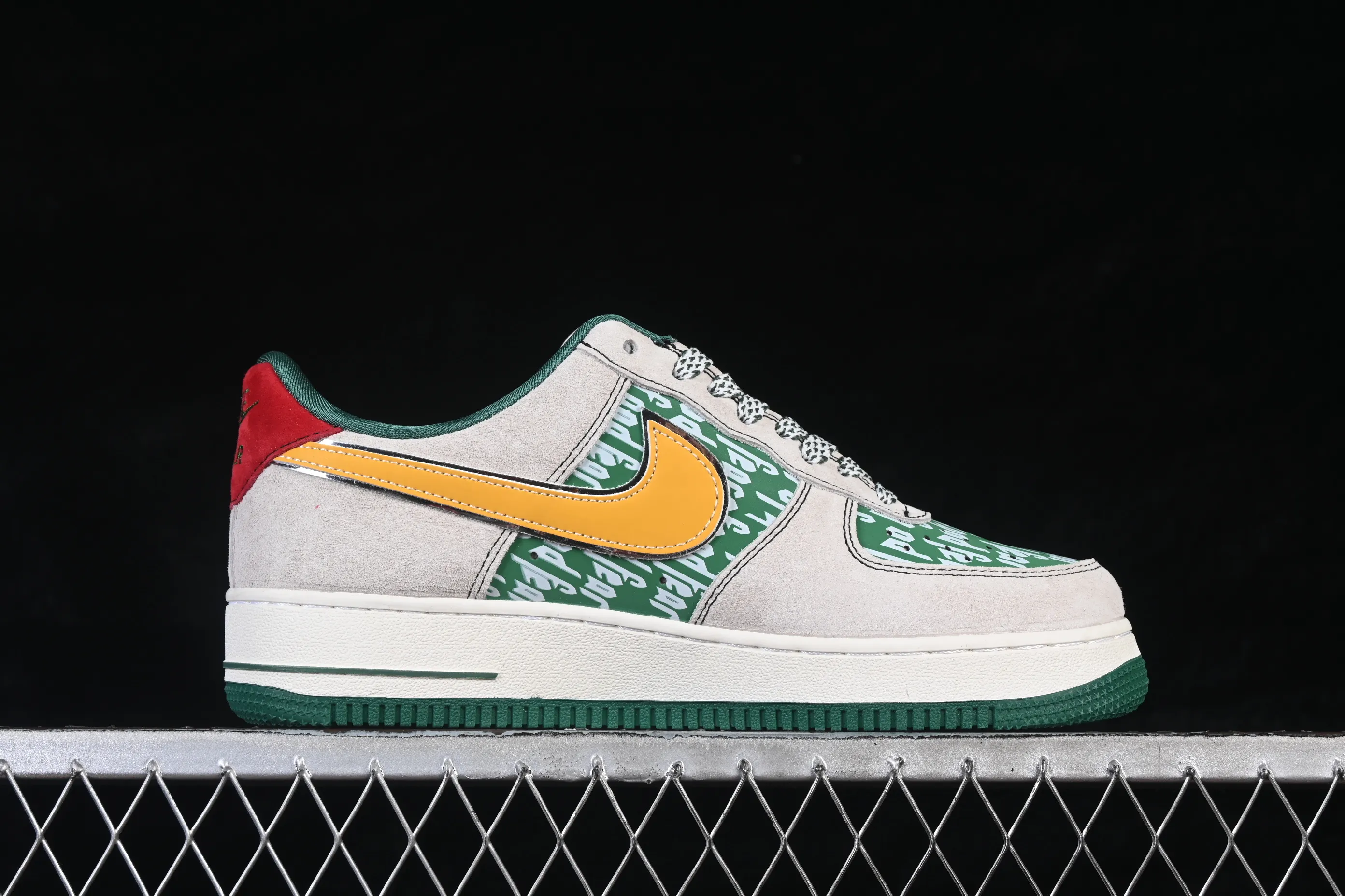 All categories Nk Air Force 1 Air Force series Nk Air Force 1 Low Air Force low-top Nike Air Force 1'07 Low Gray and green contrast Air Force 1 low-top casual sneakers SY1388-025